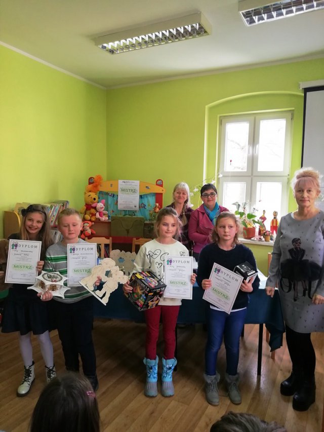 Do przesłuchań w bibliotece w Szalejowie Górnym przystąpiły 64 osoby z siedmiu szkół podstawowych z terenu gminy Kłodzko