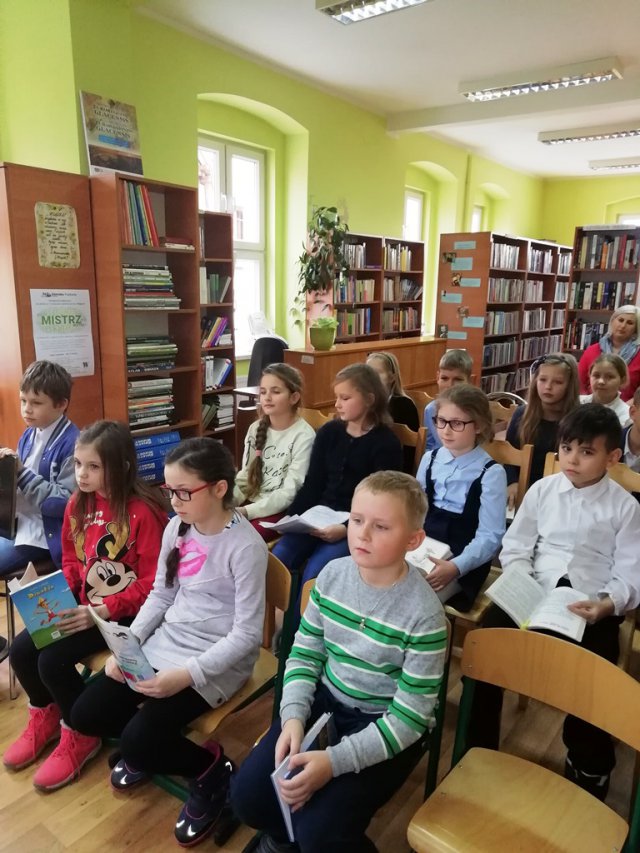 Do przesłuchań w bibliotece w Szalejowie Górnym przystąpiły 64 osoby z siedmiu szkół podstawowych z terenu gminy Kłodzko