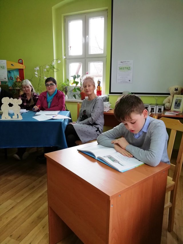 Do przesłuchań w bibliotece w Szalejowie Górnym przystąpiły 64 osoby z siedmiu szkół podstawowych z terenu gminy Kłodzko