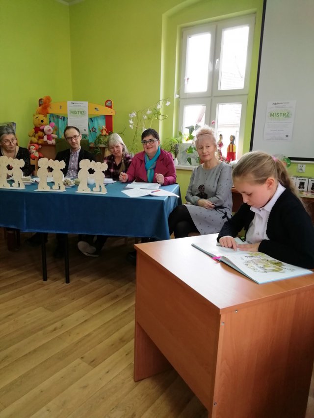 Do przesłuchań w bibliotece w Szalejowie Górnym przystąpiły 64 osoby z siedmiu szkół podstawowych z terenu gminy Kłodzko
