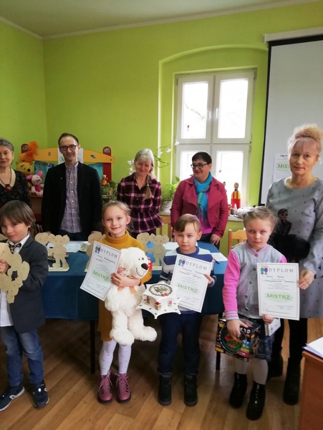 Do przesłuchań w bibliotece w Szalejowie Górnym przystąpiły 64 osoby z siedmiu szkół podstawowych z terenu gminy Kłodzko