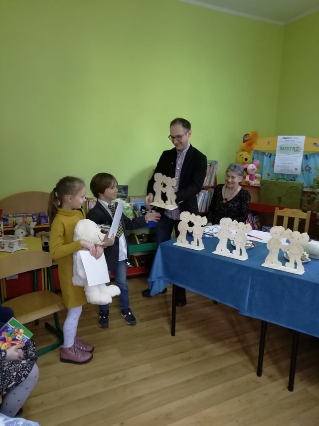 Do przesłuchań w bibliotece w Szalejowie Górnym przystąpiły 64 osoby z siedmiu szkół podstawowych z terenu gminy Kłodzko