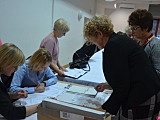 Seniorzy z terenu gminy Kłodzko mogą już bezpłatnie odebrać Ogólnopolską Kartę Seniora