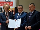 Seniorzy z terenu gminy Kłodzko mogą już bezpłatnie odebrać Ogólnopolską Kartę Seniora