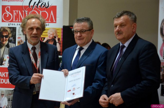 Seniorzy z terenu gminy Kłodzko mogą już bezpłatnie odebrać Ogólnopolską Kartę Seniora