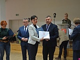 Seniorzy z terenu gminy Kłodzko mogą już bezpłatnie odebrać Ogólnopolską Kartę Seniora