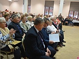 Seniorzy z terenu gminy Kłodzko mogą już bezpłatnie odebrać Ogólnopolską Kartę Seniora