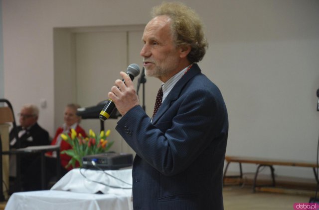Seniorzy z terenu gminy Kłodzko mogą już bezpłatnie odebrać Ogólnopolską Kartę Seniora