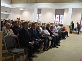Seniorzy z terenu gminy Kłodzko mogą już bezpłatnie odebrać Ogólnopolską Kartę Seniora