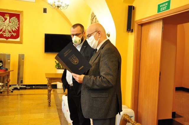 Sprzęt został już rozdysponowany i będzie wykorzystywany w przedszkolach, szkołach, obiektach sportowych czy instytucjach Gminy Radków.