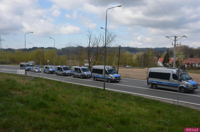 25 kwietnia klikadziesiąt osób pojawiło się na przejściu granicznym Kudowa Słone - Nachod, by zwrócić uwagę na swój problem. 