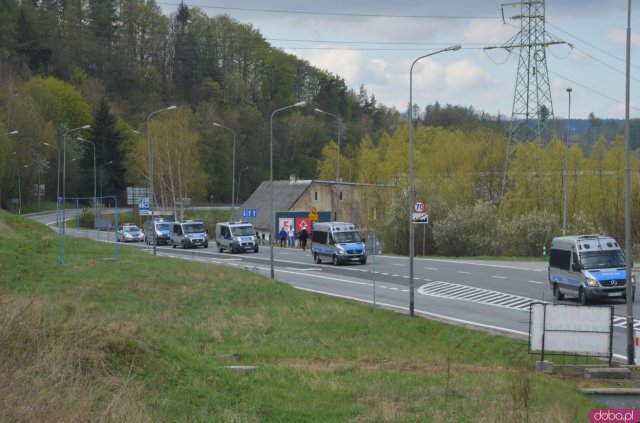 25 kwietnia klikadziesiąt osób pojawiło się na przejściu granicznym Kudowa Słone - Nachod, by zwrócić uwagę na swój problem. 