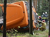 Ciężarówka w rowie na dk8 między Szczytną a Polanicą