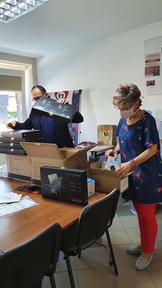Ośrodek Pomocy Społecznej w Polanicy-Zdroju w ramach akcji Komputer dla ucznia pozyskał 15 zestawów komputerowych