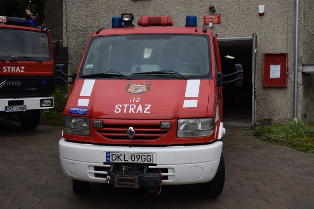 Komenda Powiatowa Państwowej Straży Pożarnej w Kłodzku przekazała jednostce z Szalejowa Górnego lekki samochód gaśniczy marki Renault Mascott,