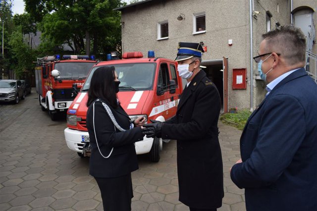 Komenda Powiatowa Państwowej Straży Pożarnej w Kłodzku przekazała jednostce z Szalejowa Górnego lekki samochód gaśniczy marki Renault Mascott,