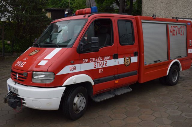 Komenda Powiatowa Państwowej Straży Pożarnej w Kłodzku przekazała jednostce z Szalejowa Górnego lekki samochód gaśniczy marki Renault Mascott,