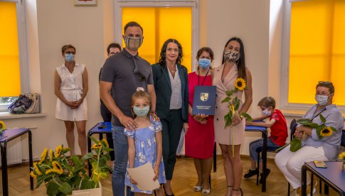 W kudowskim Klubie Seniora, burmistrz Aneta Potoczna gościła wybitnych edukacyjnie i sportowo uczniów z gminy