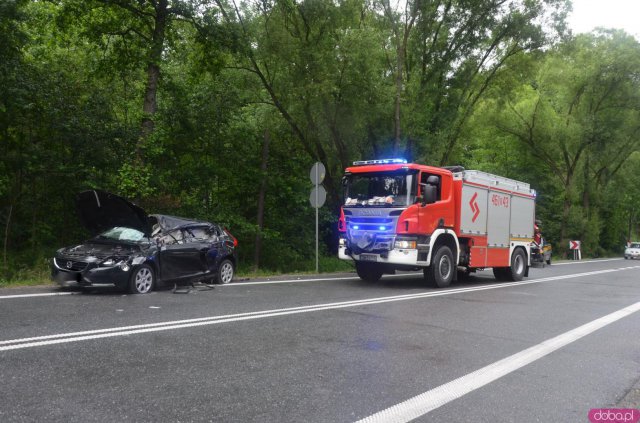 Zderzenie trzech pojazdów na ósemce! Droga zablokowana!