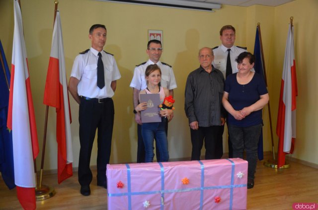 Dziewczynka, zachowując zimną krew zadzwoniła na numer alarmowy 112, wzywając pomoc do mężczyzny, który stracił przytomność