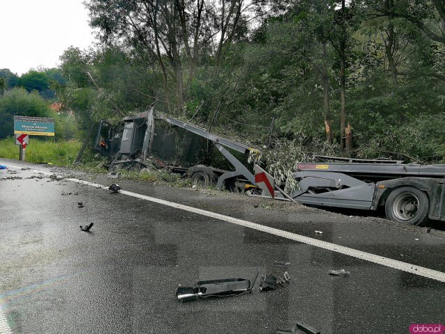 [FOTO] Wypadek na krajowej 8 z udziałem trzech pojazdów
