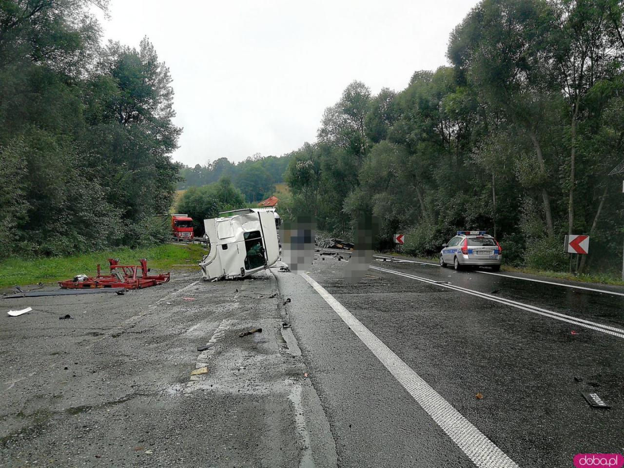 [FOTO] Wypadek na krajowej 8 z udziałem trzech pojazdów