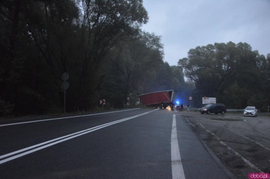 Wypadek na ósemce między Szczytną a Dusznikami-Zdrojem. Droga zablokowana