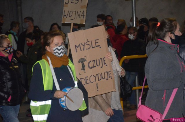 W poniedziałek, 26 października tłumy protestujących pojawiły się na ulicach Kłodzka