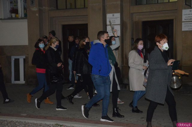 W poniedziałek, 26 października tłumy protestujących pojawiły się na ulicach Kłodzka