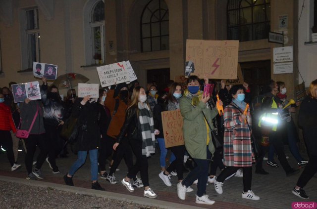 W poniedziałek, 26 października tłumy protestujących pojawiły się na ulicach Kłodzka