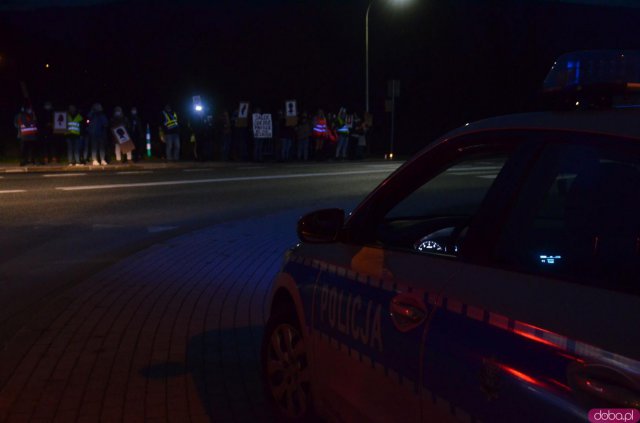 Protest zabezpieczali funkcjonariusze policji.