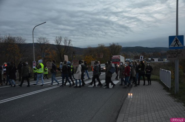 Protest zabezpieczali funkcjonariusze policji.