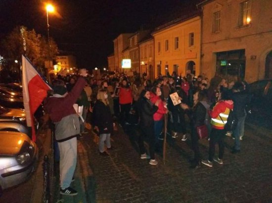 W środę, 28 października protestujący wyszli również na ulice Międzylesia. 