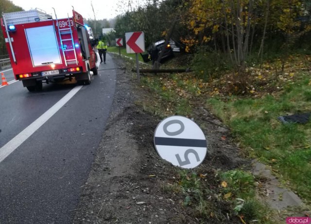 1 listopada ok. godz. 13.30 na drodze krajowej nr 8 między Szczytną, a Dusznikami-Zdrojem doszło do zdarzenia drogowego z udziałem samochodu osobowego marki BMW.