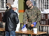 Od marca żołnierze 16 Dolnośląskiej Brygady Obrony Terytorialnej realizują zadania, których celem jest wsparcie m.in. placówek pomagającym osobom ubogim