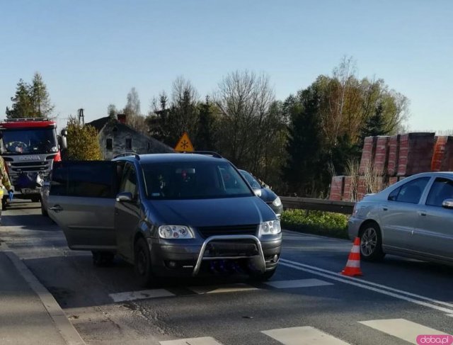  Ruch odbywa się wahadłowo. 