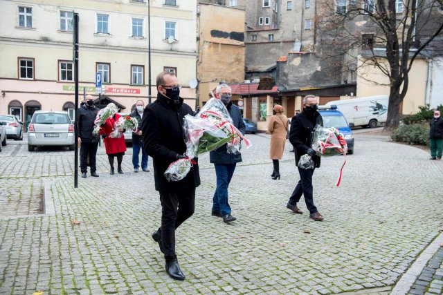 Tegoroczne powiatowe i miejskie obchody Święta Niepodległości w Kłodzku obchodzone było inaczej niż zwykle.