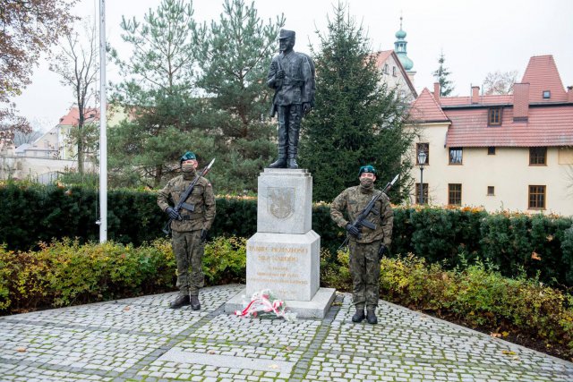 Tegoroczne powiatowe i miejskie obchody Święta Niepodległości w Kłodzku obchodzone było inaczej niż zwykle.