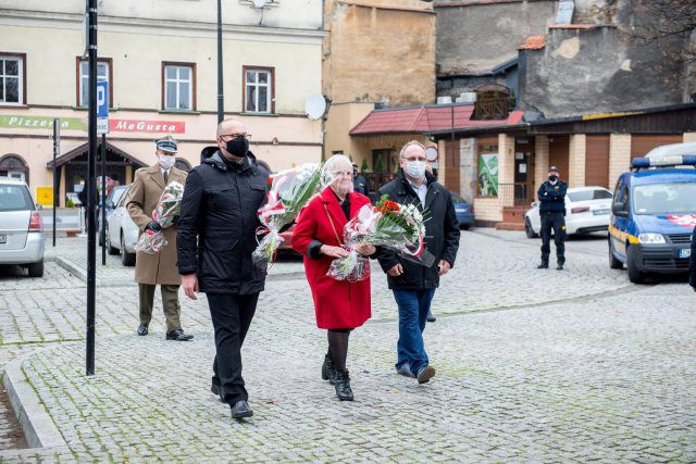 Tegoroczne powiatowe i miejskie obchody Święta Niepodległości w Kłodzku obchodzone było inaczej niż zwykle.