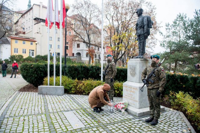Tegoroczne powiatowe i miejskie obchody Święta Niepodległości w Kłodzku obchodzone było inaczej niż zwykle.