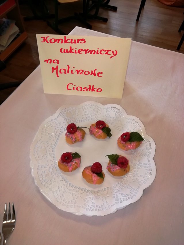 Od września do października 2020 roku na terenie gminy wiejskiej Kłodzko realizowany był konkurs cukierniczy na malinowe ciastko „Balladynka”.