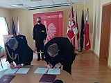 Dwóch nowych strażaków zasiliło szeregi Komendy Powiatowej Państwowej Straży Pożarnej w Kłodzku.
