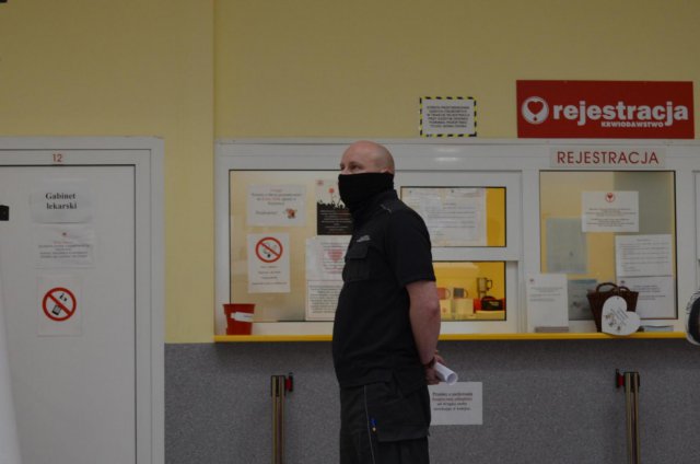 Pierwszy funkcjonariusz-ozdrowieniec z Zakładu Karnego w Kłodzku „zameldował się” w Regionalnym Centrum Krwiodawstwa i Krwiolecznictwa w Wałbrzychu.