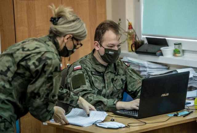 Wojewoda dolnośląski Jarosław Obremski podpisał porozumienie o współpracy z Dowódcą 16 Dolnośląskiej Brygady Obrony Terytorialnej płk. Arturem Barańskim