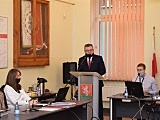 Podczas XXVI Sesji Rady Gminy Kłodzko jednogłośnie uchwalono przygotowany przez wójta i skarbnik Bożenę Rudy,  budżet na rok 2021.
