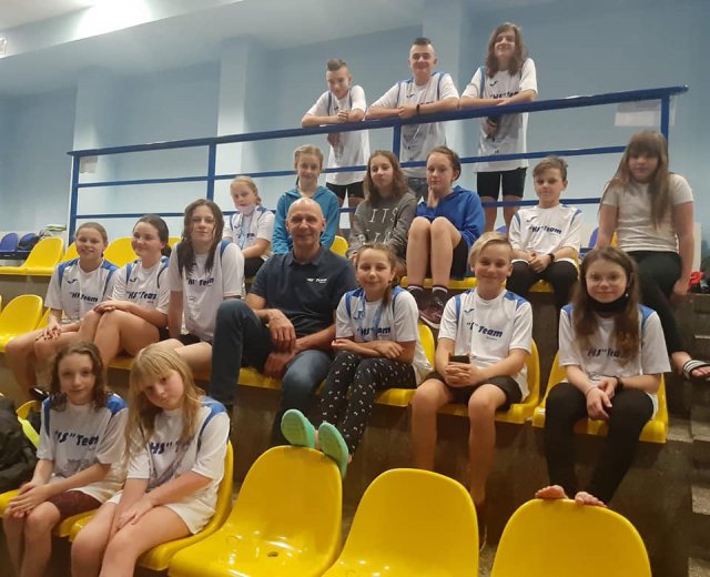 Podczas Międzynarodowych Zawodów Pływackich o Puchar Need For Swim, jakie zorganizowane zostały 19 grudnia w Radlinie reprezentanci kłodzkiego klubu pobili nowe rekordy życiowe i zdobyli aż 19 medali.