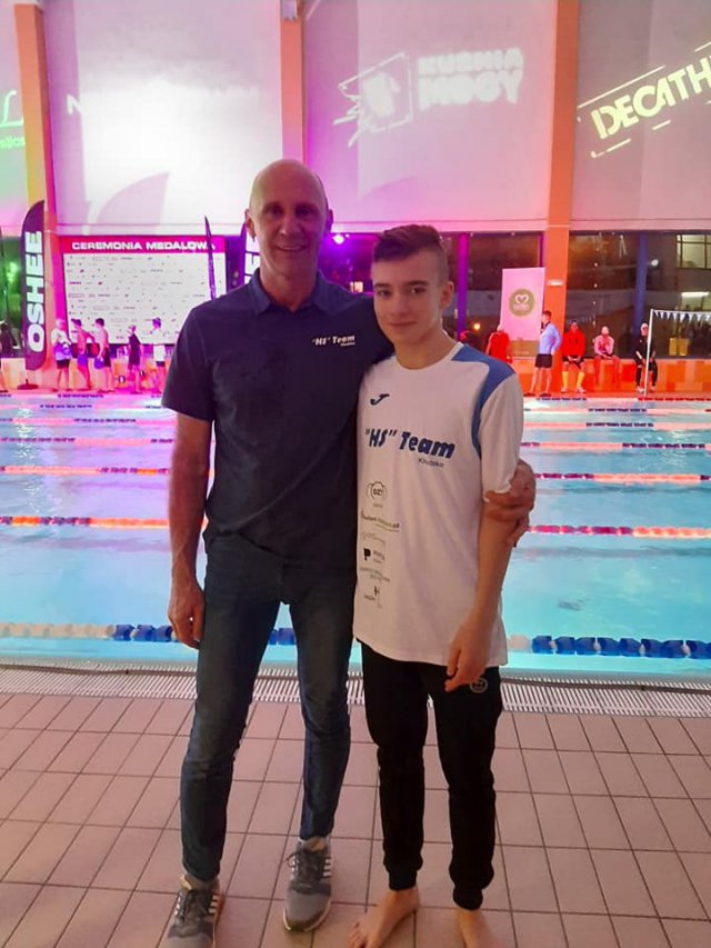 Podczas Międzynarodowych Zawodów Pływackich o Puchar Need For Swim, jakie zorganizowane zostały 19 grudnia w Radlinie reprezentanci kłodzkiego klubu pobili nowe rekordy życiowe i zdobyli aż 19 medali.