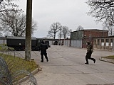 Zgodnie ze scenariuszem grupa napastników przedostała się do pododdziałowego magazynu broni oraz wywołała pożar.  