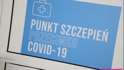 W Bystrzyckim Centrum Zdrowia rozpoczęto szczepienia przeciw COVID-19. W najbliższy poniedziałek, 4 stycznia szczepionki trafią również do szpitala w Kłodzku raz Polanicy-Zdroju.