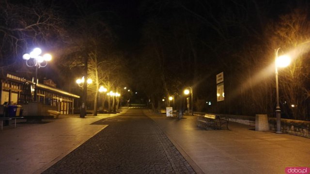 Tegoroczny sylwester wyglądał inaczej niż wszystkie do tej pory. Cicho i pusto było na ulicach, w parkach i na stokach. 